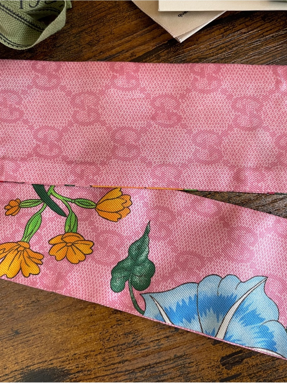 Authentic Gucci Pink Floral Silk Bandeau Scarf with GG Motif - Picture 2 of 4